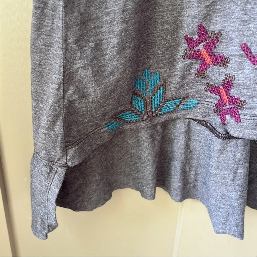 012JW // Johnny Was Los Angeles Cotton Blend Embroidered Step Hem Tunic // L - Picture 8 of 10